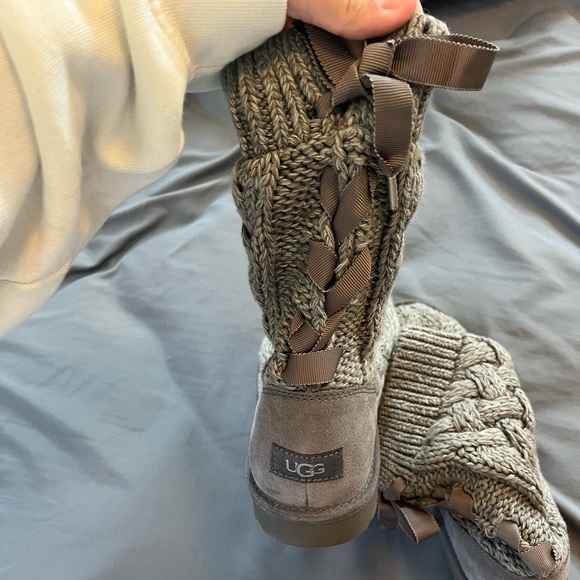 Grey UGG boots - Picture 3 of 4